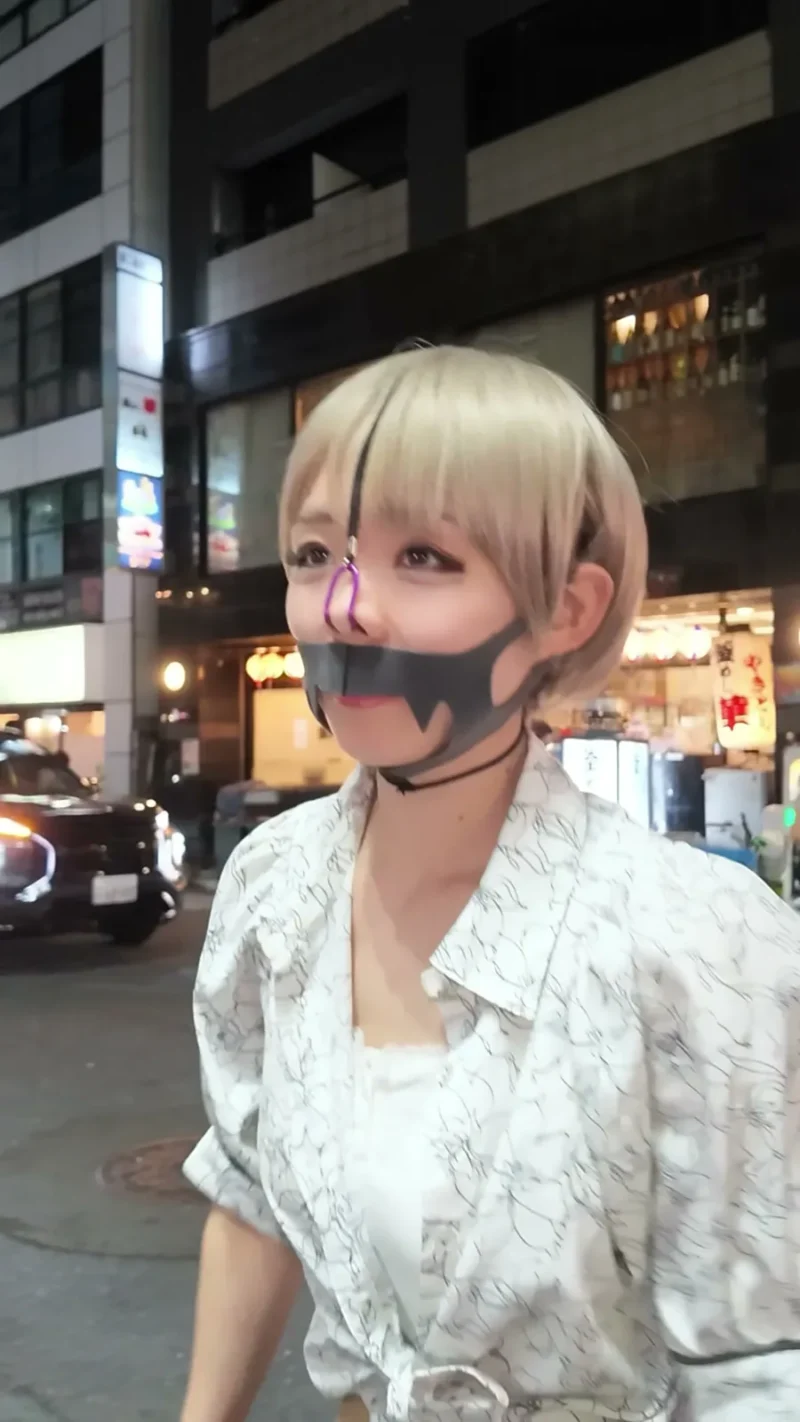 【人生終了】日本1人口が多い街の新宿。そこの待ち合わせに鼻フック付けてきた女がいます。周りの人に撮られてました サンプル画像8