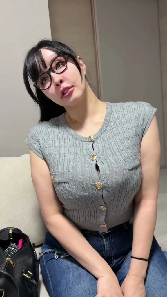 Kカップ変態お姉さんとノーブラ散歩してその後中出しセックス楽しんじゃいました