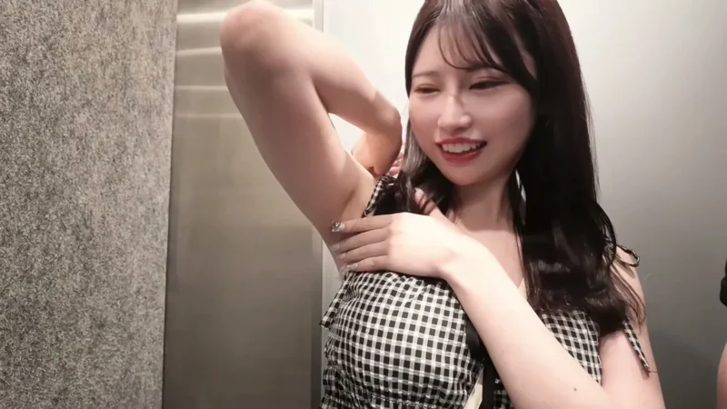 【宅飲みで美女寝取られ種付け】寝てる後輩の横で生中出し最後までみて🫰 サンプル画像2