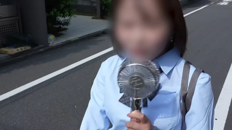 【初ハメ撮り】彼氏とのデートを断って学校終わりにえっちしちゃう18歳合法L◯Kの浮気ま◯こにたっぷり種付け。 サンプル画像1