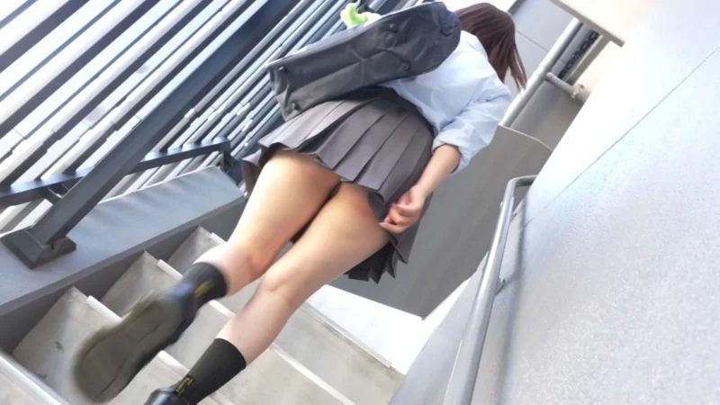 【初ハメ撮り】彼氏とのデートを断って学校終わりにえっちしちゃう18歳合法L◯Kの浮気ま◯こにたっぷり種付け。 サンプル画像5