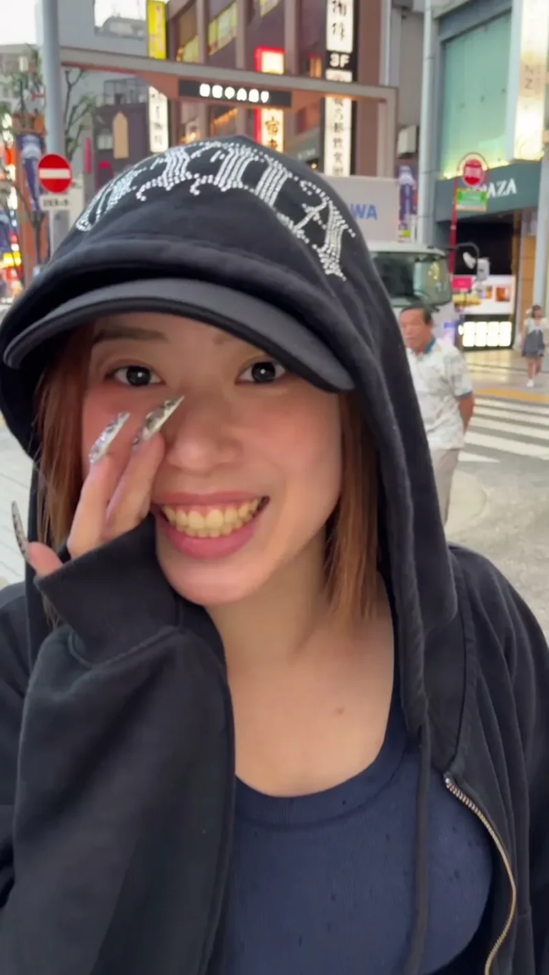 【完全顔出し】Iカップ爆乳美女が同じぬいぐるみを持っていたので話しかけたらそのままお持ち帰り爆イキ密会🍻 サンプル画像3