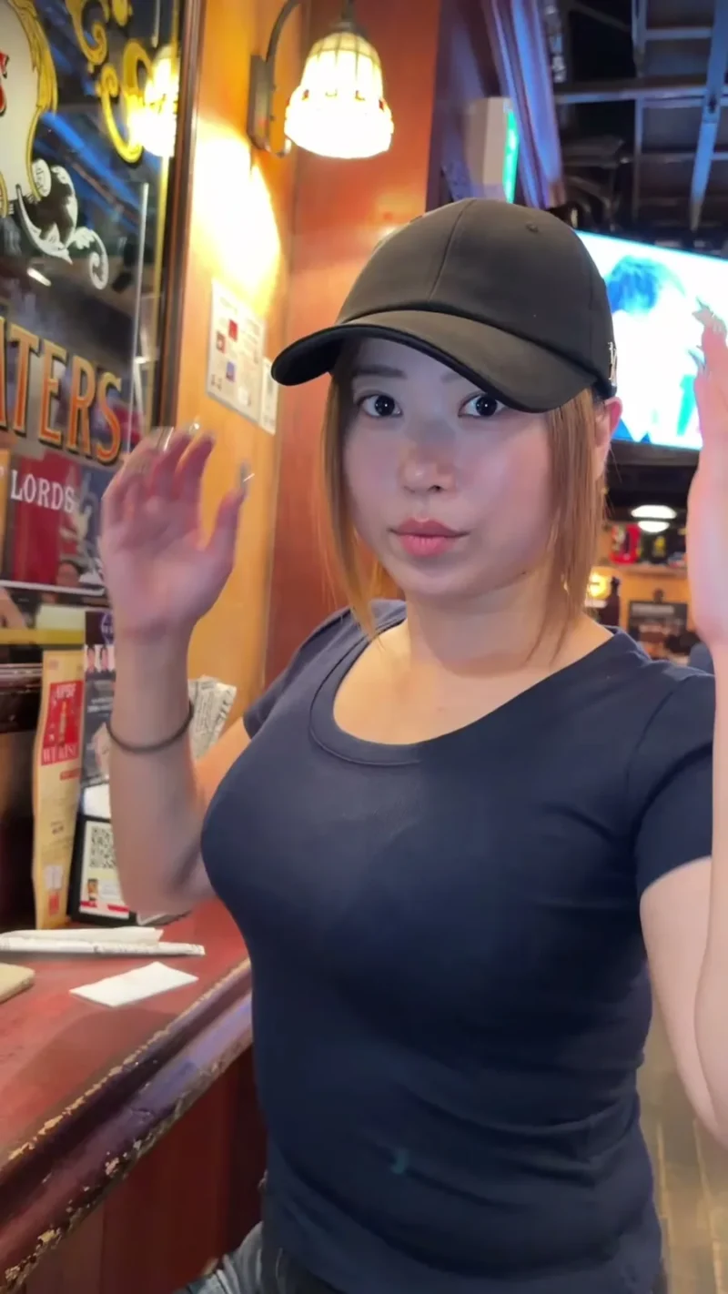 【完全顔出し】Iカップ爆乳美女が同じぬいぐるみを持っていたので話しかけたらそのままお持ち帰り爆イキ密会🍻